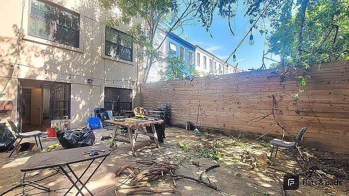 1st image of 586 Bainbridge St #2