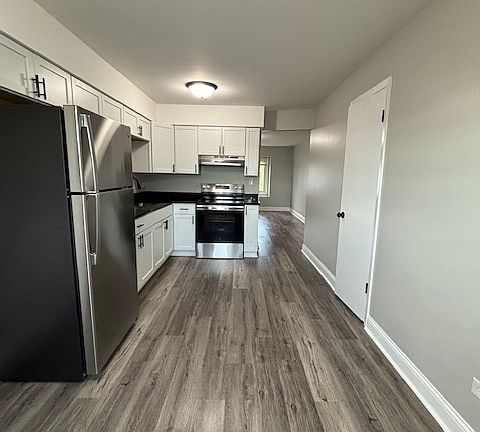 2nd image of 1032 Camellia Dr #3