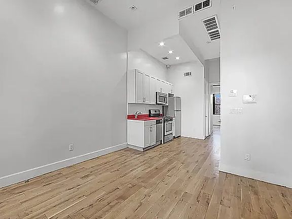 4th image of 187 Wilson Ave #2S