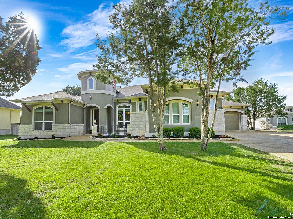 1st image of 935 WOODLAND OAKS