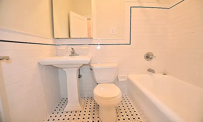 Rented by Manhattan Realty Group | media 8