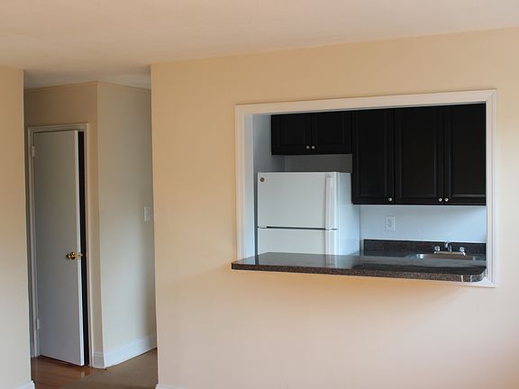 3rd image of 20-25 24th St #3C