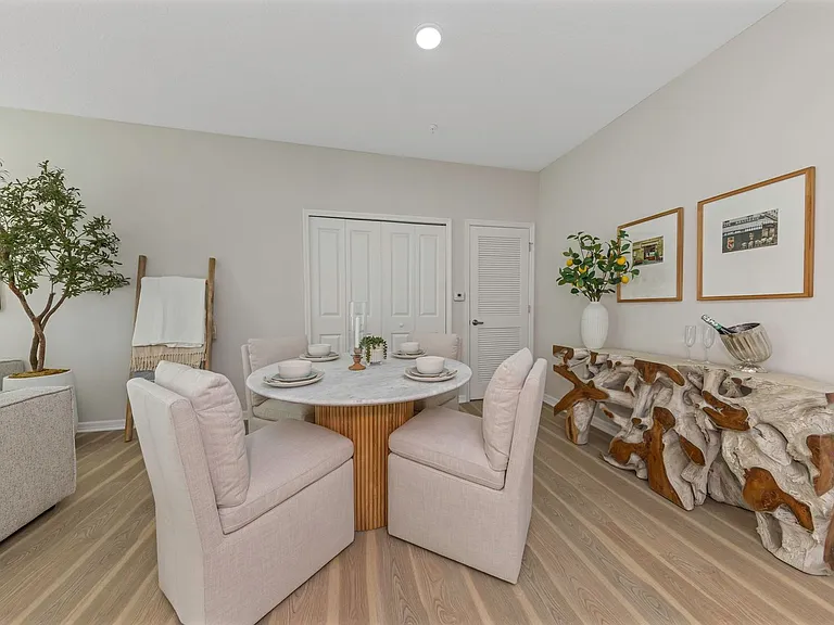 Everest Largo Apartments — Photo 50