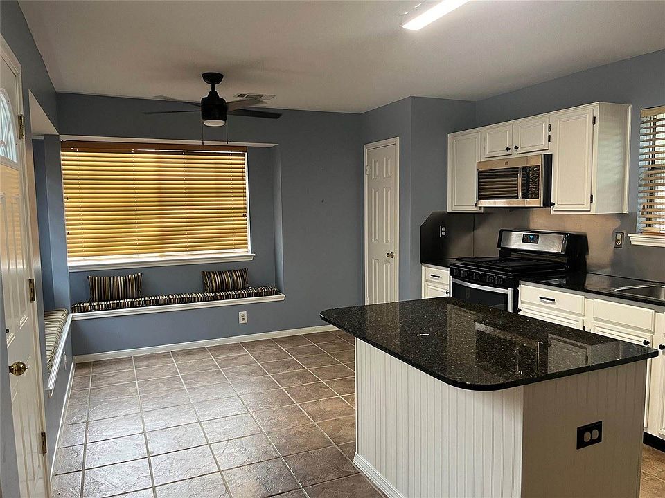 1st image of 11302 Meadowchase Dr
