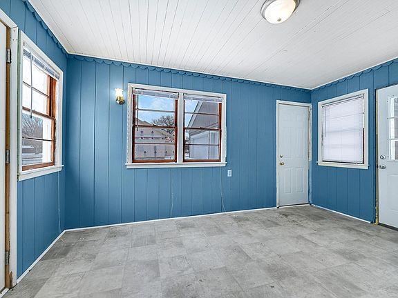 4th image of 1020 Holley Ave