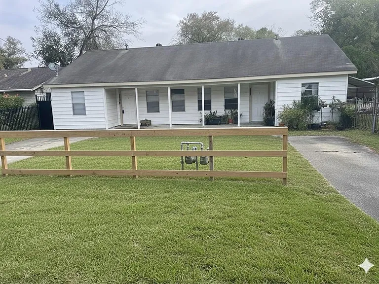 2617 Oleander Dr — Photo 1
