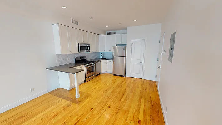 Rented by NY Space Finders Inc. | media 3