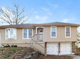 7709 E 119th St, Grandview, MO 64030
