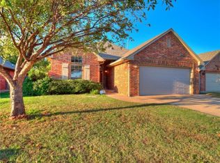 219 Stonebrook Ln, Edmond, OK 73003