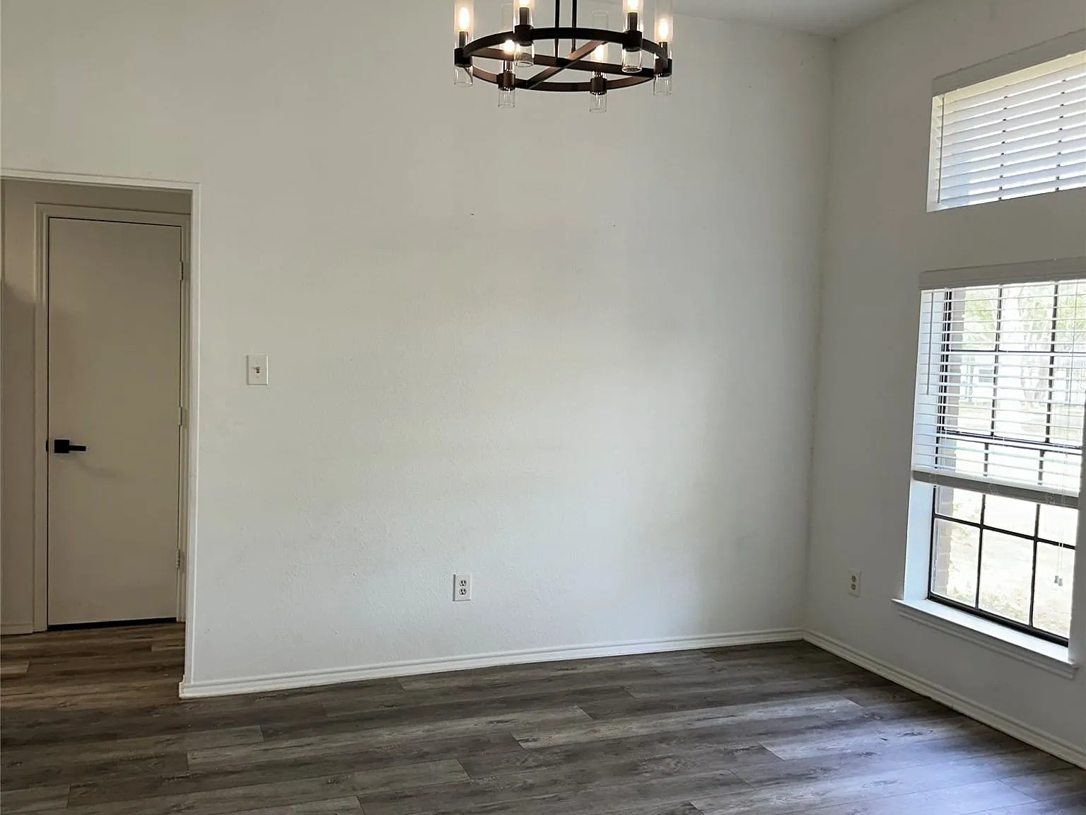 3 bed, 2.0 bath, 1958 sqft, $4,000 — Photo 3