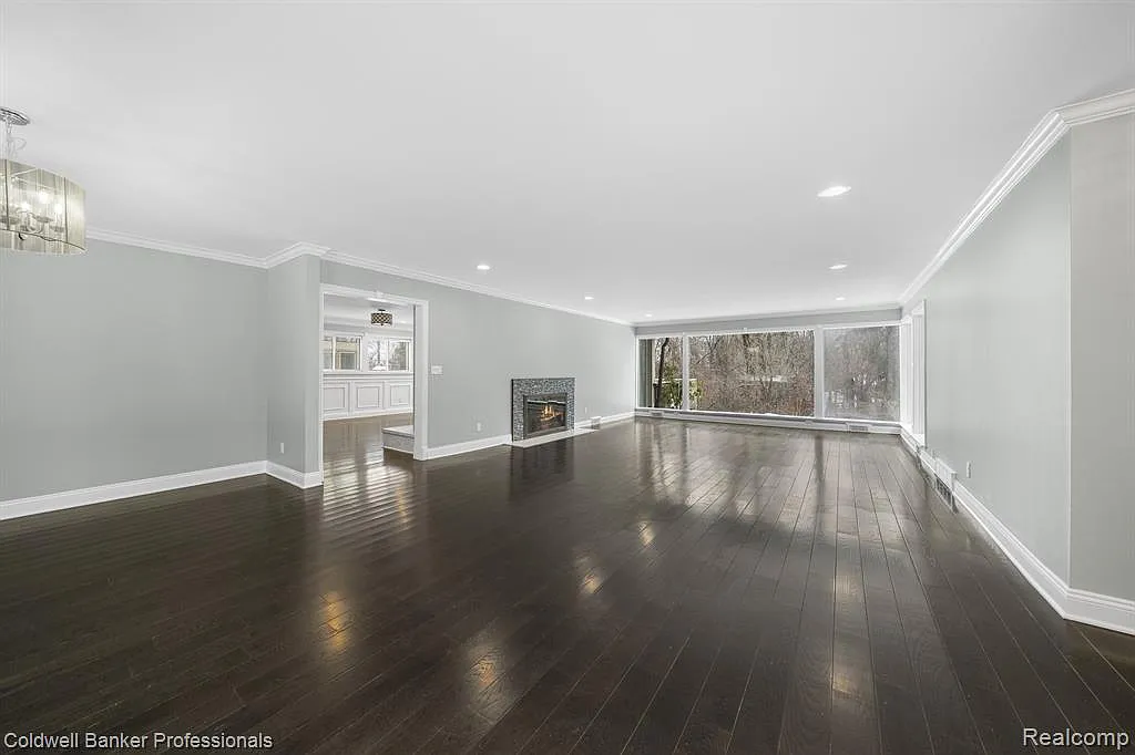 5 bed, 3.5 bath, 2486 sqft, $4,400 — Photo 4