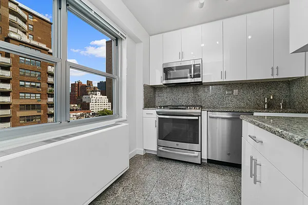 Rented by MNS | media 6