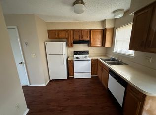 100 Hillside Dr #B, Elgin, TX 78621