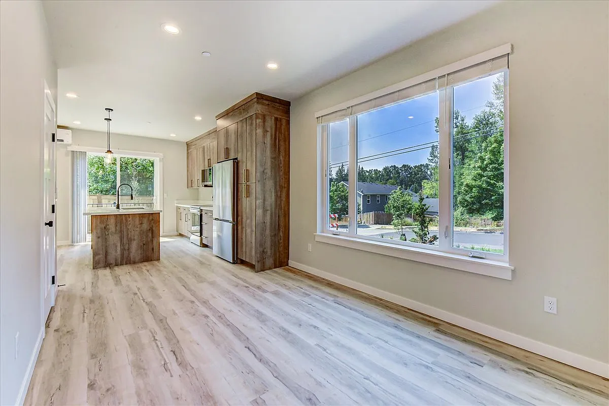 4 bed, 2.5 bath, 1815 sqft, $3,250 — Photo 3