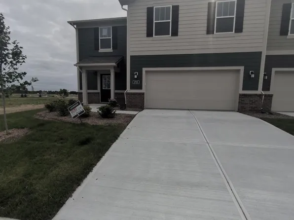 1715 Woods Edge Dr, Greenwood, IN 46143