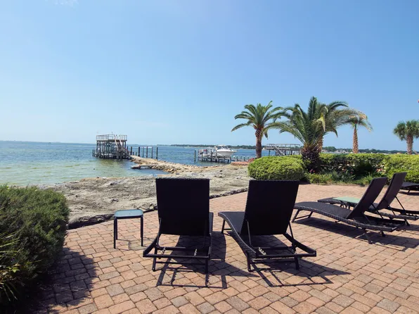 2572 Cayenne Ln, Shalimar, FL 32579