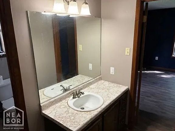 5th image of 3213 Springwood Dr