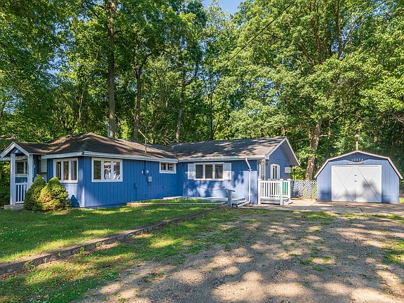 2nd image of 10334 Woodlawn Dr