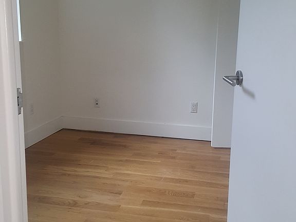 4th image of 106 Meserole St #1CC