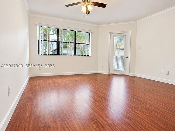 5th image of 550 S Park Rd #258