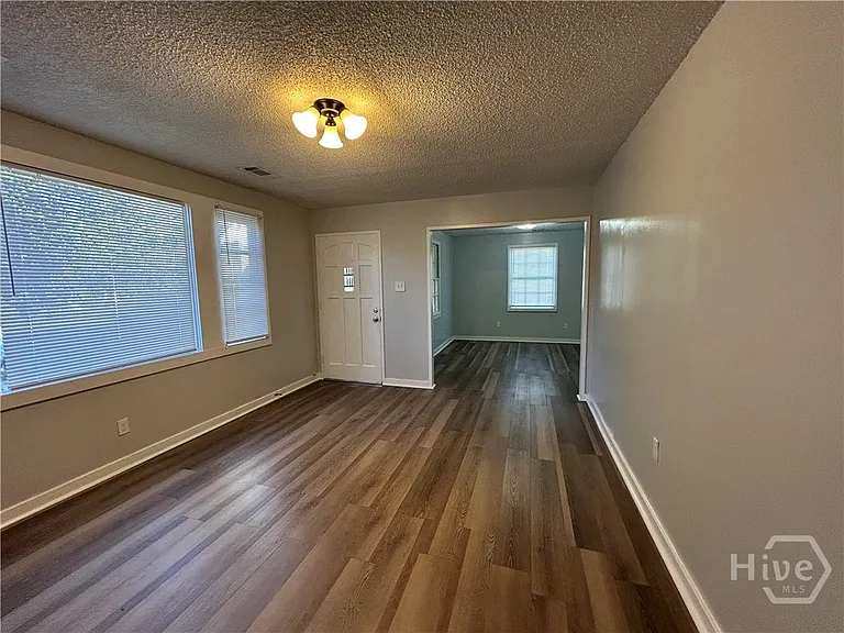3715 Skidaway Rd — Photo 6
