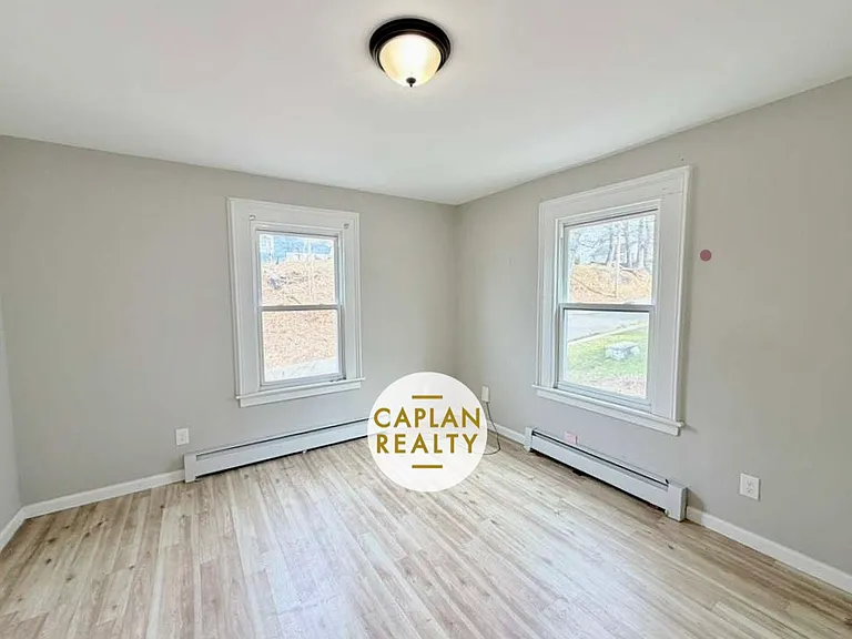 73 Chamberlain St #B — Photo 6
