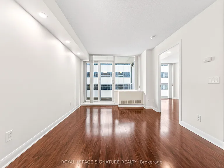 4968 Yonge St #712 — Photo 21
