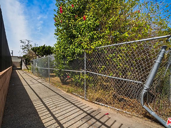 2nd image of 433 W Gardena Blvd