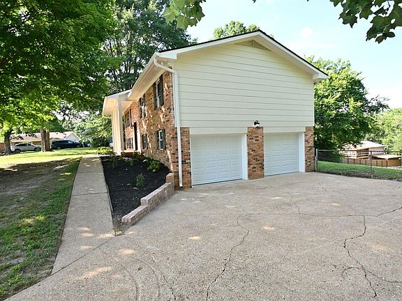 4th image of 1829 Bay Hill Dr