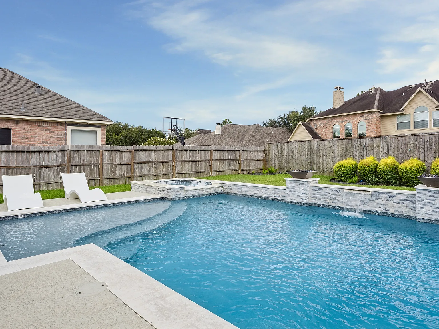 4 bed, 3.5 bath, 3315 sqft, $3,800 — Photo 2