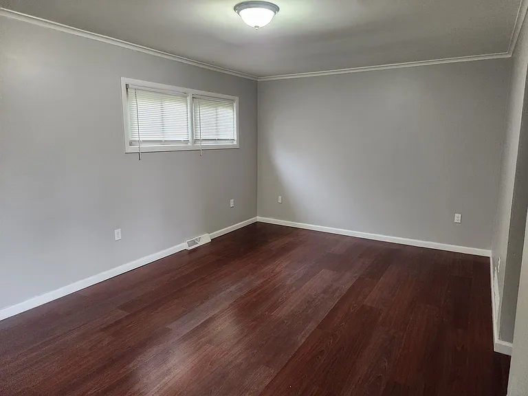 109 Fern Way — Photo 2