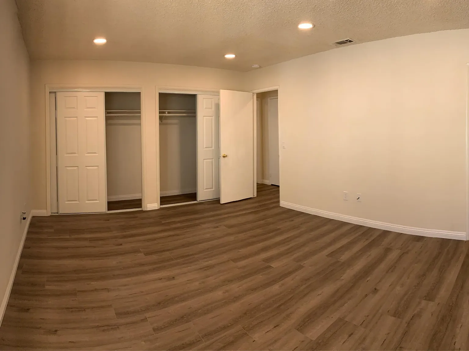 1394 Yucca Dr - C — Photo 2