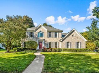 955 Pinecrest Dr, Sugar Grove, IL 60554