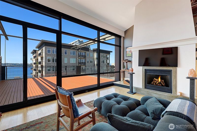 4th image of 80 Vine Street #703