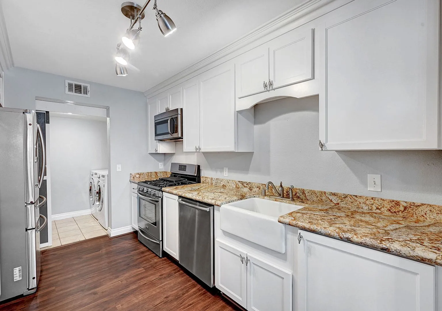Stunning Summerlin Townhome! — Photo 3