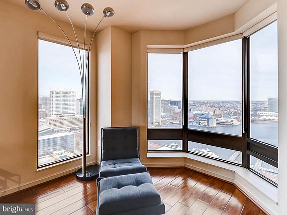 5th image of 10 E Lee St Unit 2509