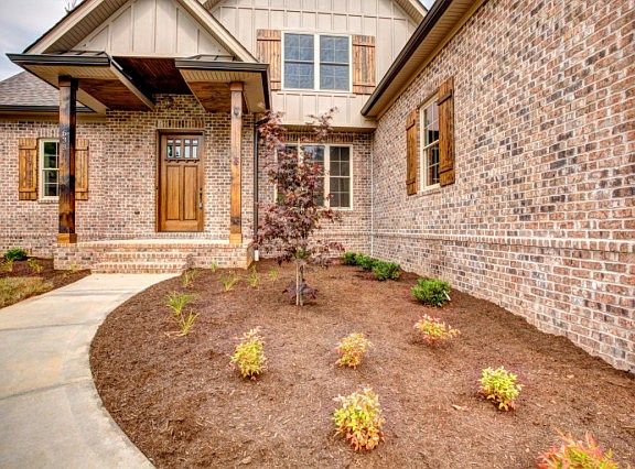 2nd image of 638 Oak Cove Ln
