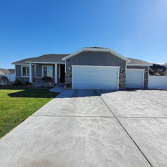 311 S Emery Ln — Photo 1