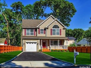 186 Manhattan Ave, Babylon, NY 11704