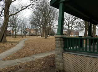 402 N Lake St, Urbana, IL 61801