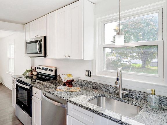 5th image of 2164 Windsor Rd