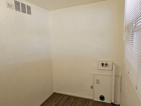 3rd image of 2945 Morningside Dr NE