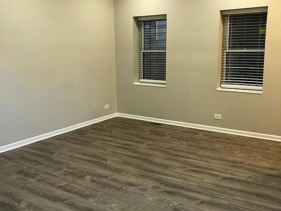 4th image of 1426 W Walton St #1R