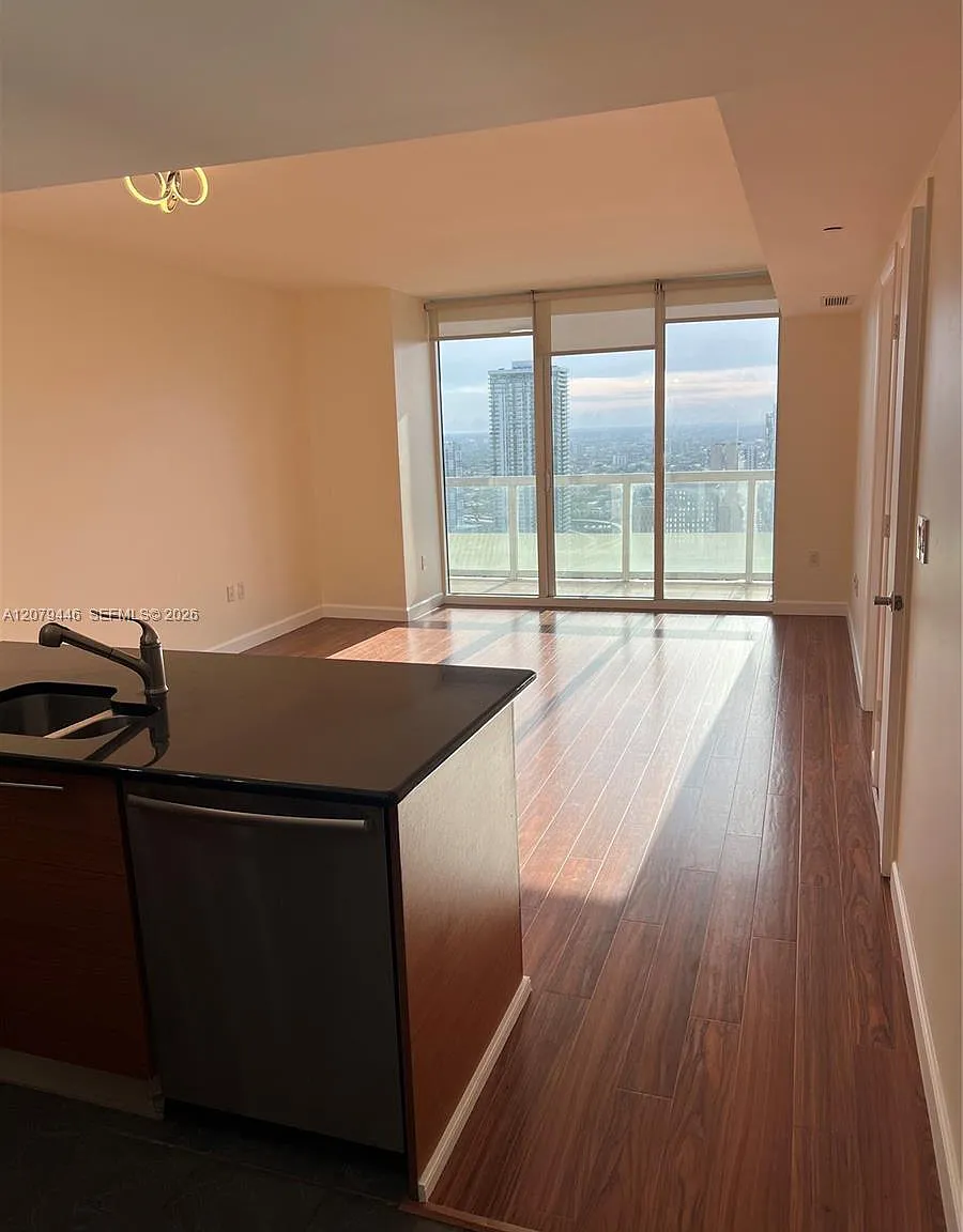 50 Biscayne Blvd — Photo 3