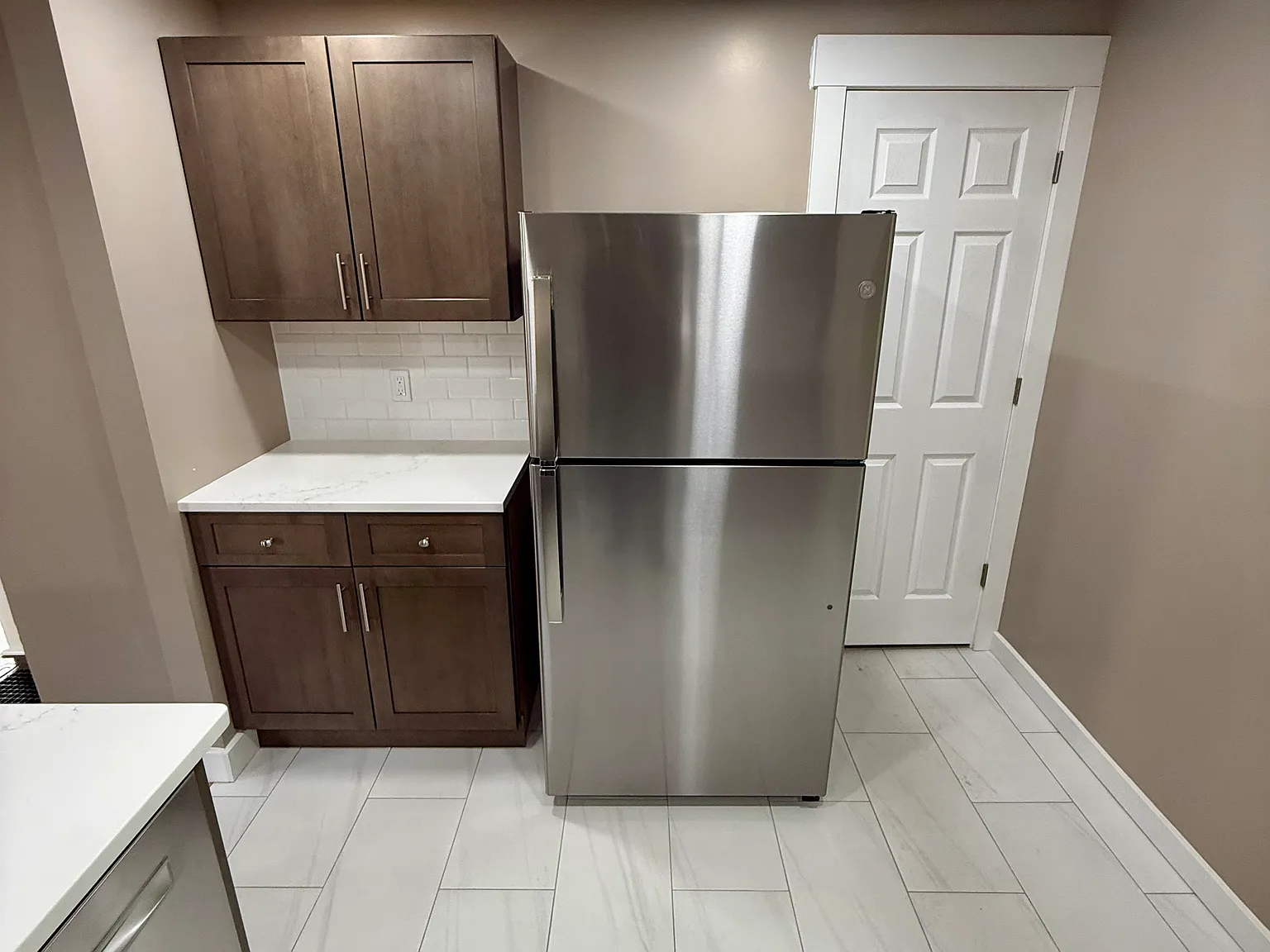 3 bed, 1100 sqft, $2,000 — Photo 3