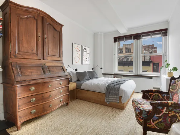 365 West 20th Street image 9 of 16