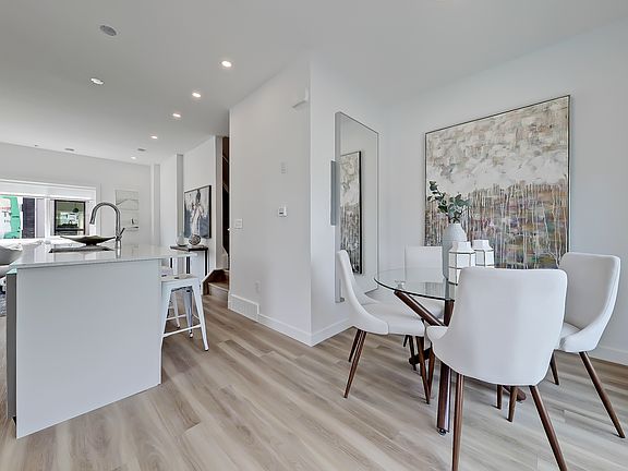 5th image of 505 22nd Ave NW
