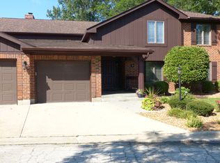 70 Golfview Ln #B, Frankfort, IL 60423