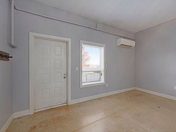 4th image of 5300 Longview Rd #4