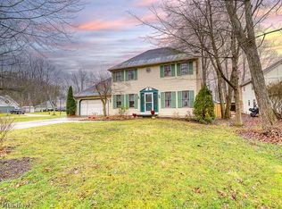 26551 Bayfair Dr, Olmsted Falls, OH 44138